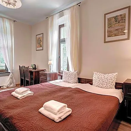 Hotel Charlotta 3*